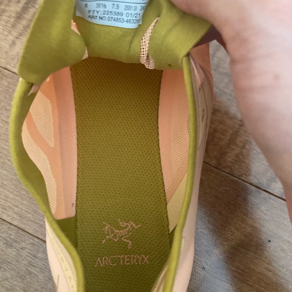 BNWOT Arc’teryx size 7.5US trail running shoes - Picture 4 of 6